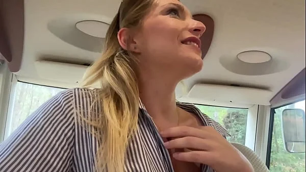 Je me fais défoncer le cul par un inconnu dans son camping car
