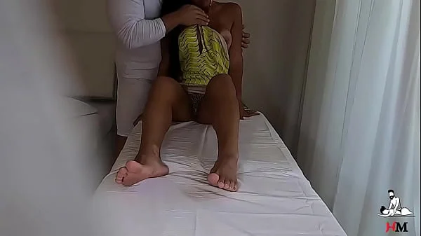 Câmera escondida flagra casada durante atendimento pegando no pau do terapeuta - Massagem tântrica - VIDEO REAL