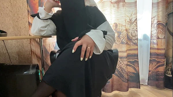 Arab wife talking on the phone with her husband masturbates pussy through pantyhose