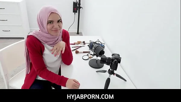 HyjabPorn  -   Arab teen stepsister Naudi Nala needed a 1000 dollars loan from her hung stepbro