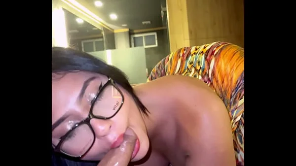Modelo colombiana de 22 años tiene sexo aceitoso  en su primer casting