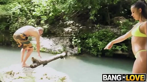 A Splashy Public Fuck Anastasia Brokelyn