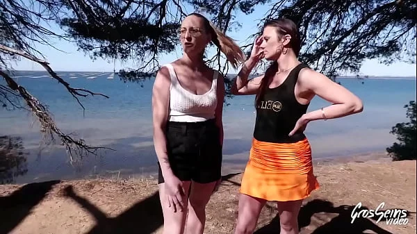 Arianna, une coquine à lunettes qui sait s'amuser