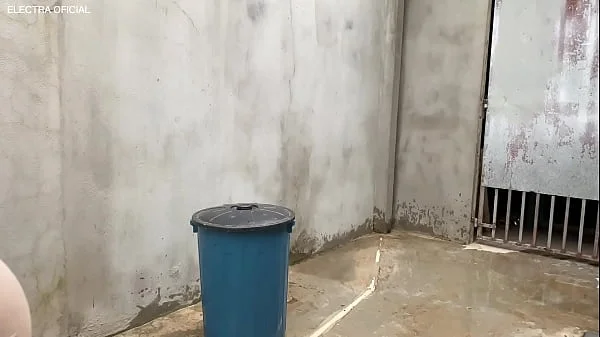Contratei essa empregada e olha a roupa que ela veio, fiquei louco de tesão, que bunda grande