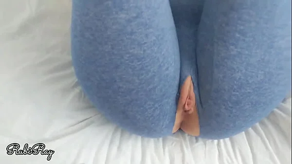 Fitness Babe gets a huge dripping creampie through her leggings
