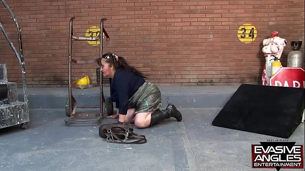 EVASIVE ANGLES Aunque la carne sea tan abundante se puede hacer sexo lesbico con la gorda para probar que està bien