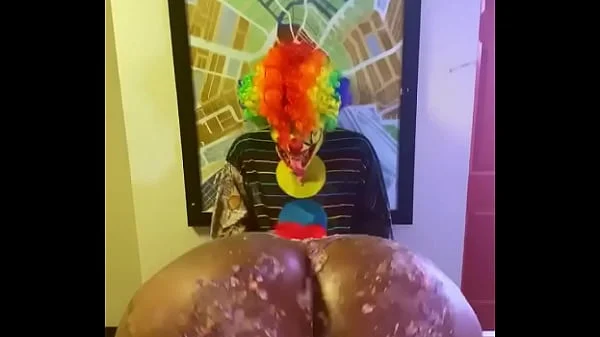 Victoria Cakes give Gibby The Clown a great birthday present