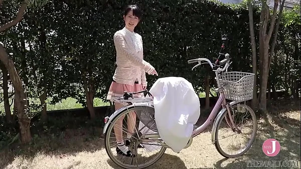 エロ自転車のサドルから覗き込んだら、くっきり食い込んだパンツが丸見え 泉水蒼空 [bunc 003]