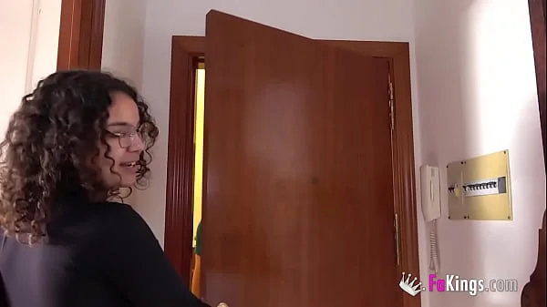 Morena follada por varios
