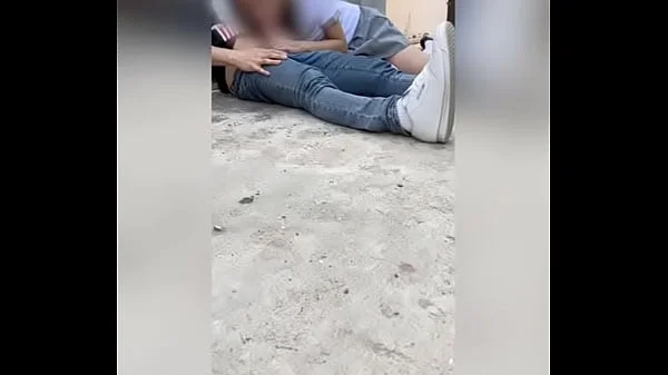 Colegiala se la CHUPA Rápido en la Azotea! Estudiantes Mexicanos Cogiendo a Escondidas!