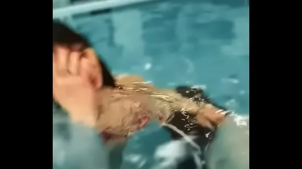 RANDOM CHICK SUCKS MY DICK IN PUBLIC HOTEL POOL