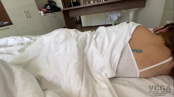 I WOKE UP STEP SISTER WITH MORNING BONER, SHE WAS SURPRISED!