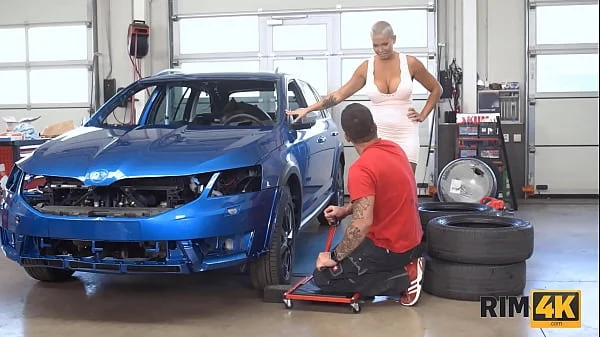 RIM4K. Mechanics busty wife comes to the garage and worships his ass