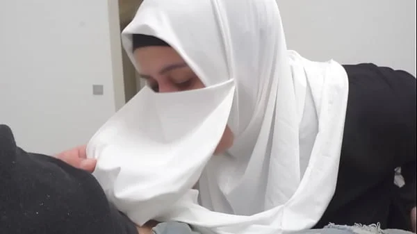 She is SHOCKED !!! Dickflash to a Muslim Hijab woman in the hospital waiting room.