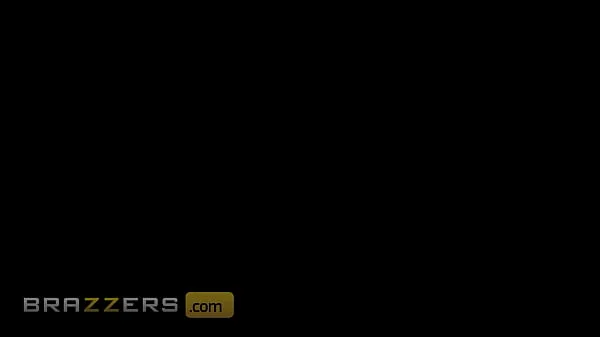 (Freya Parker) Gets Jealous Watching Her Neighbour With His New Gf Asks Him To Fuck Her One Last Time - Brazzers
